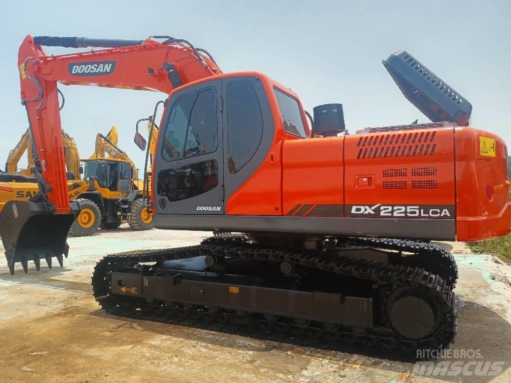 Doosan DX 225 Pásová rýpadla