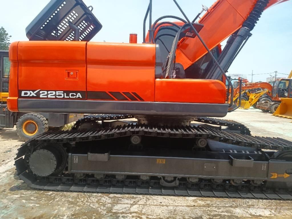 Doosan DX 225 Pásová rýpadla