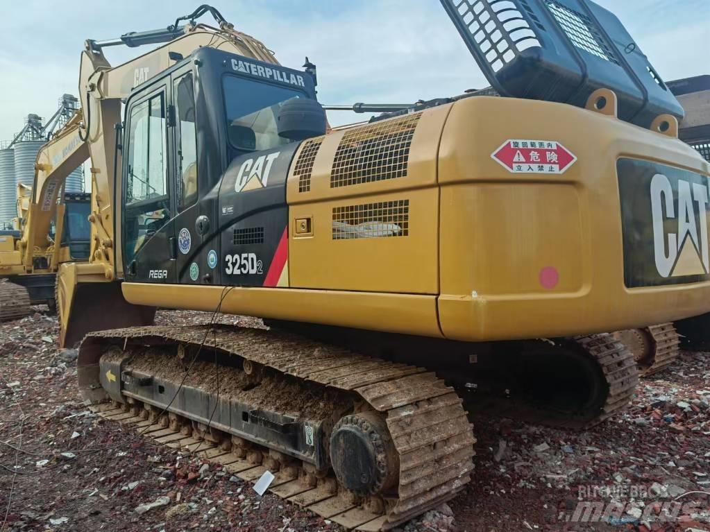 CAT 325 D2 Pásová rýpadla