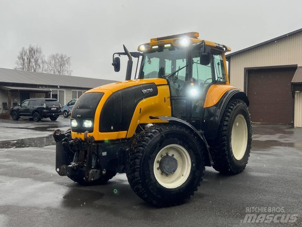 Valtra M 150-4 Traktory