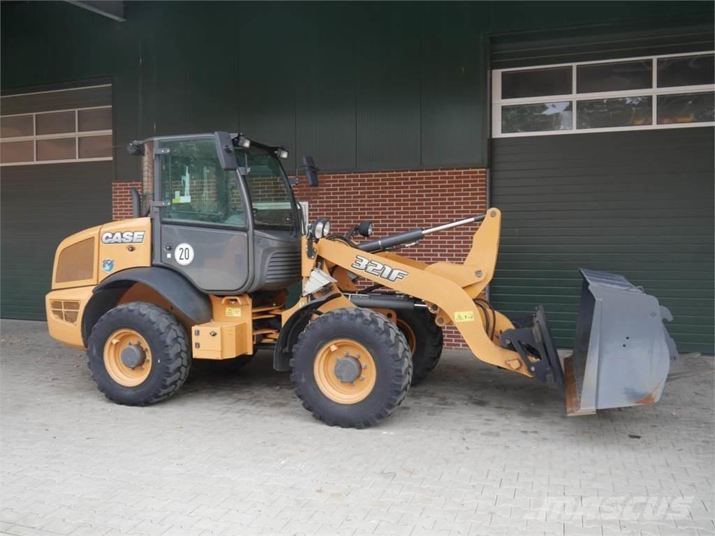 Case IH 321F Kolové nakladače