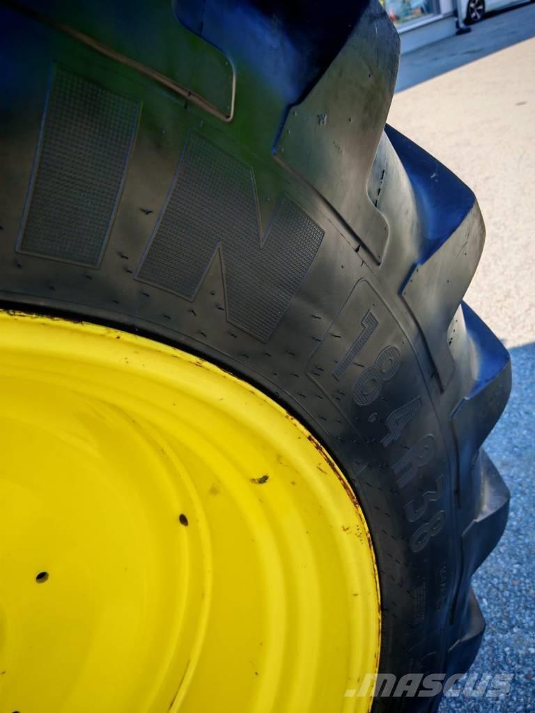 John Deere 6115 R Traktory