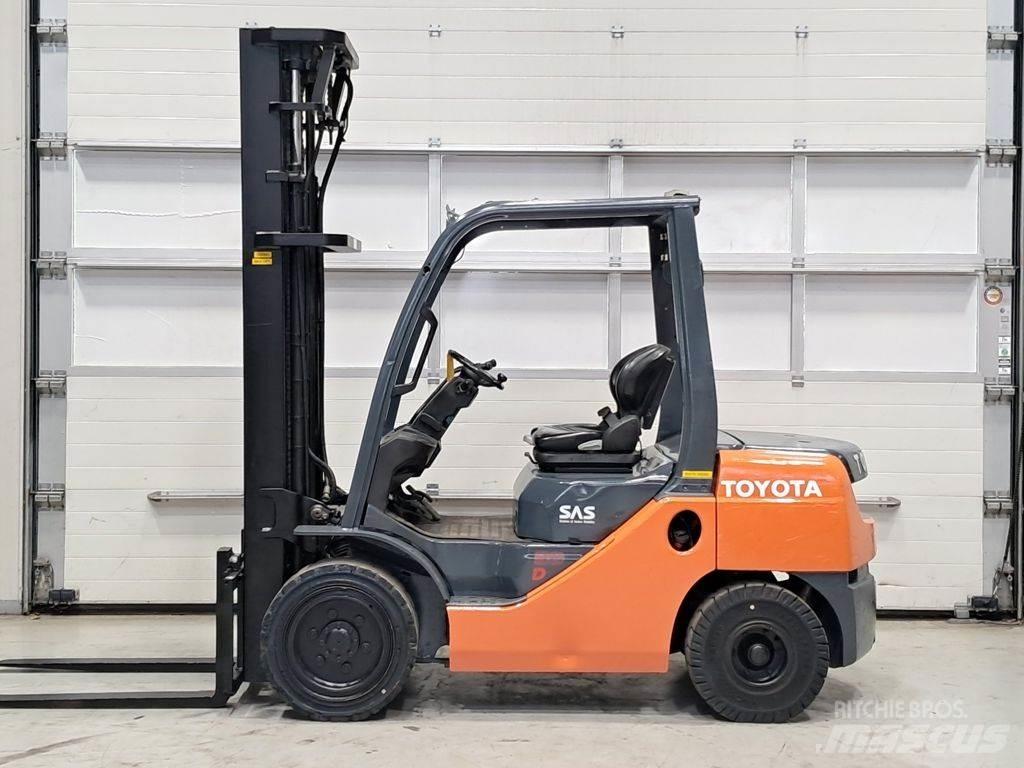 Toyota 02-8FDF30 Dieselové vozíky