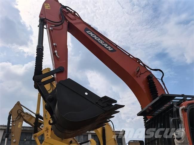 Doosan DX 225 LC Pásová rýpadla