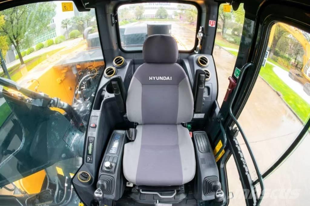 Hyundai HX 220 L Pásová rýpadla