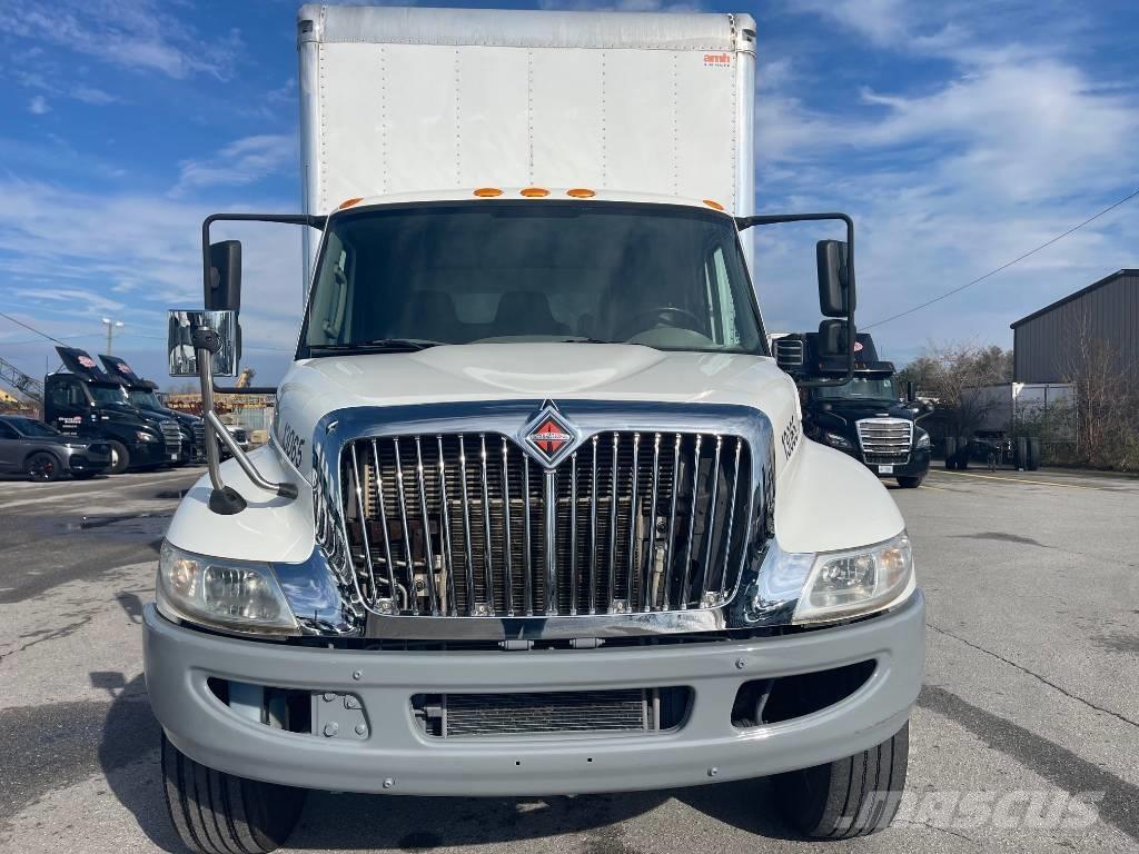 International 4300 Skříňová nástavba