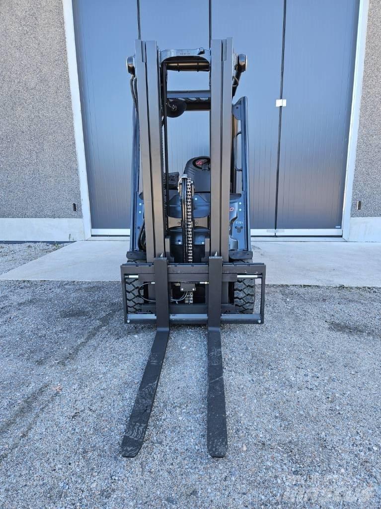 Linde E30-01 Akumulátorové vozíky