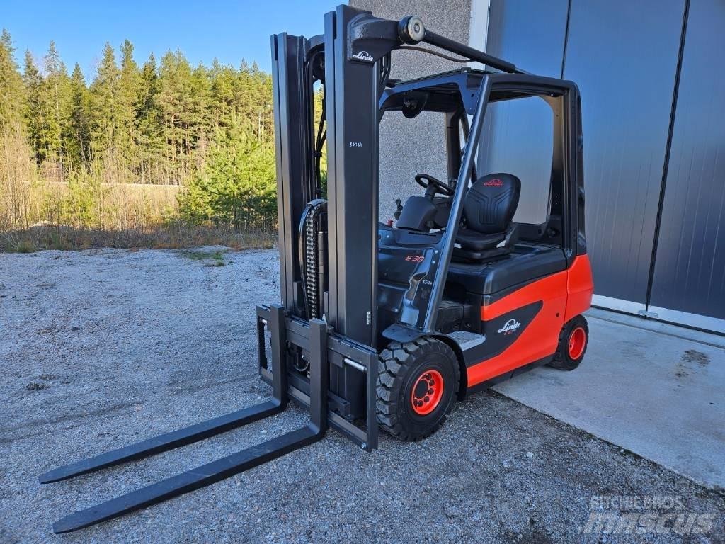 Linde E30-01 Akumulátorové vozíky