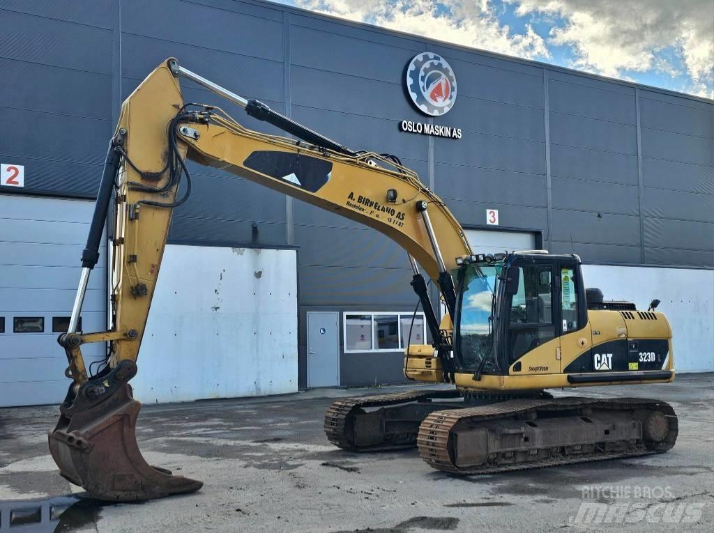 CAT 323 D L Pásová rýpadla