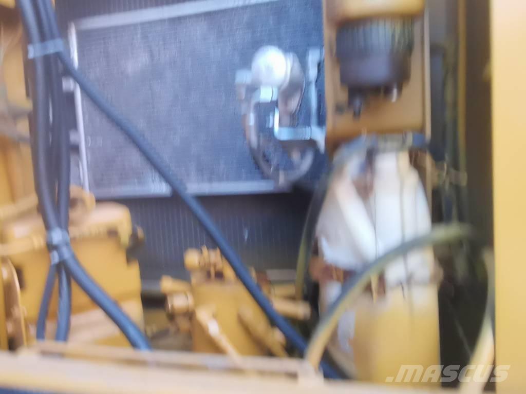 CAT 330 D Pásová rýpadla