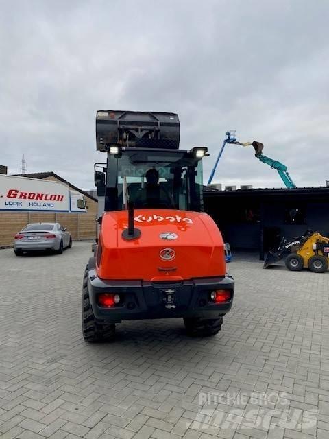 Kubota R 090 Kolové nakladače