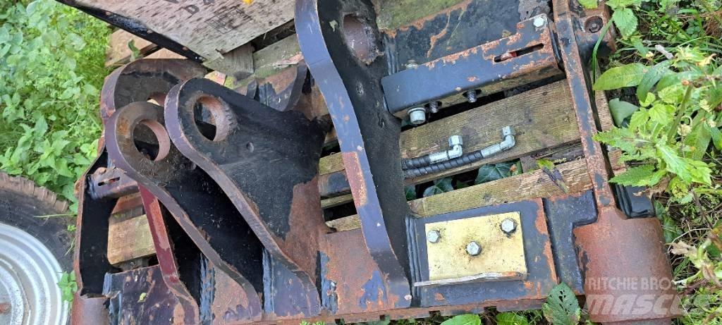 JCB TM320 PIN CONE Další nakladače, rypadla a příslušenství