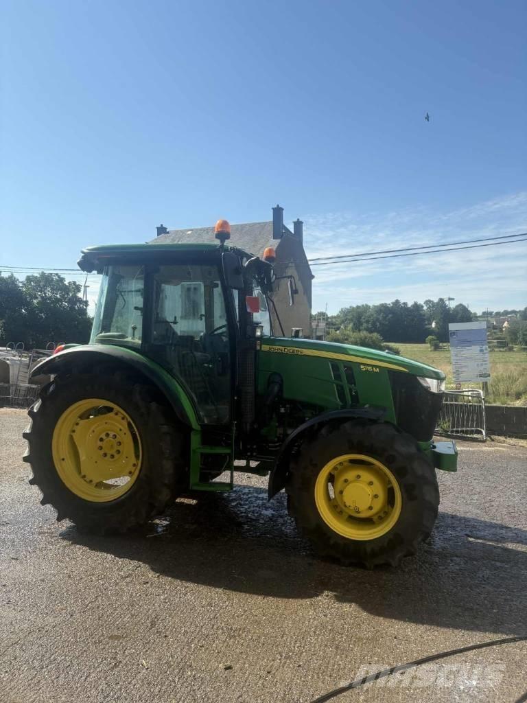 John Deere 5115M Traktory