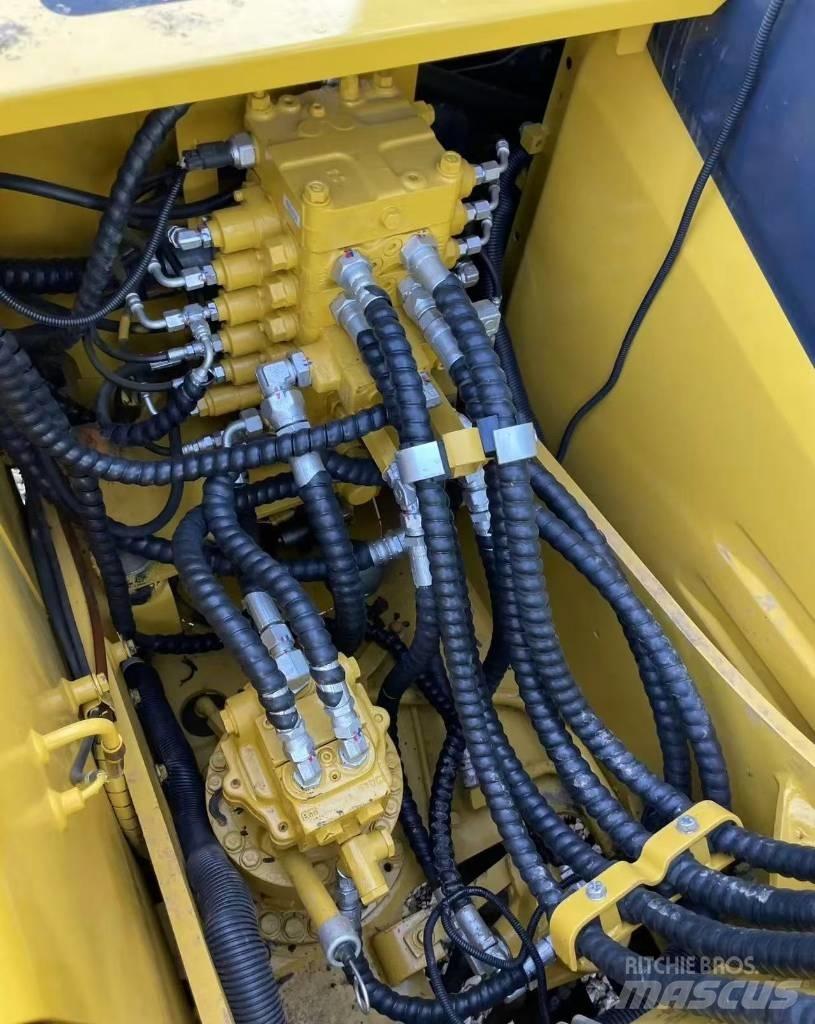 Komatsu PC 130 Midi rýpadla 7t - 12t