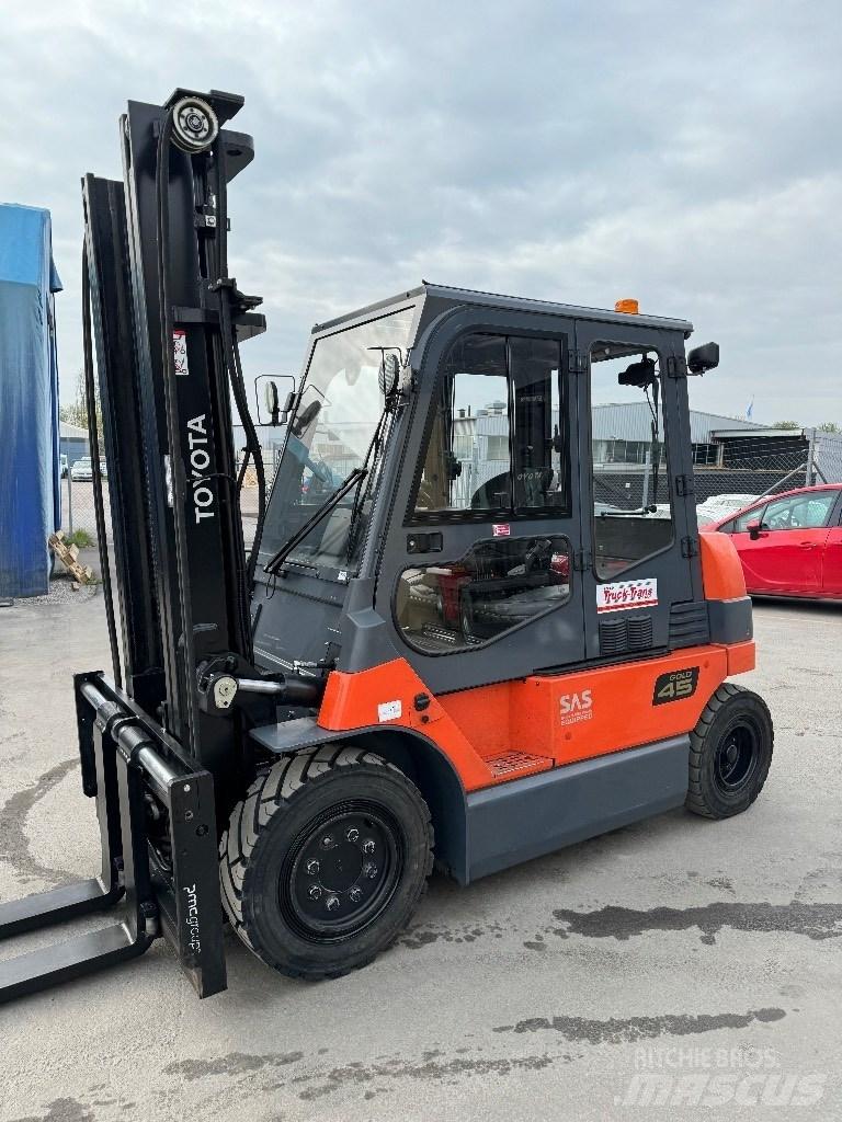 Toyota 7FBMF45 Akumulátorové vozíky