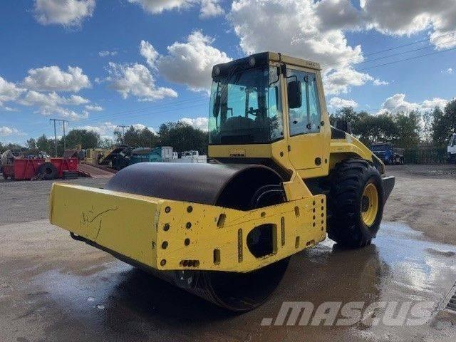 Bomag BW 216 DH-4i Tahačové válce