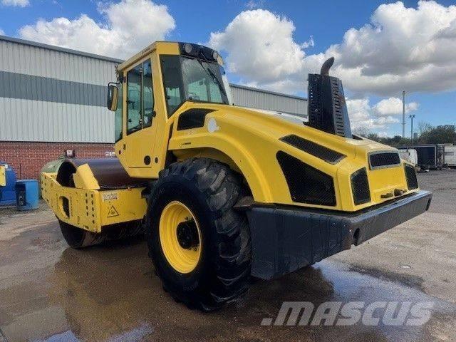 Bomag BW 216 DH-4i Tahačové válce