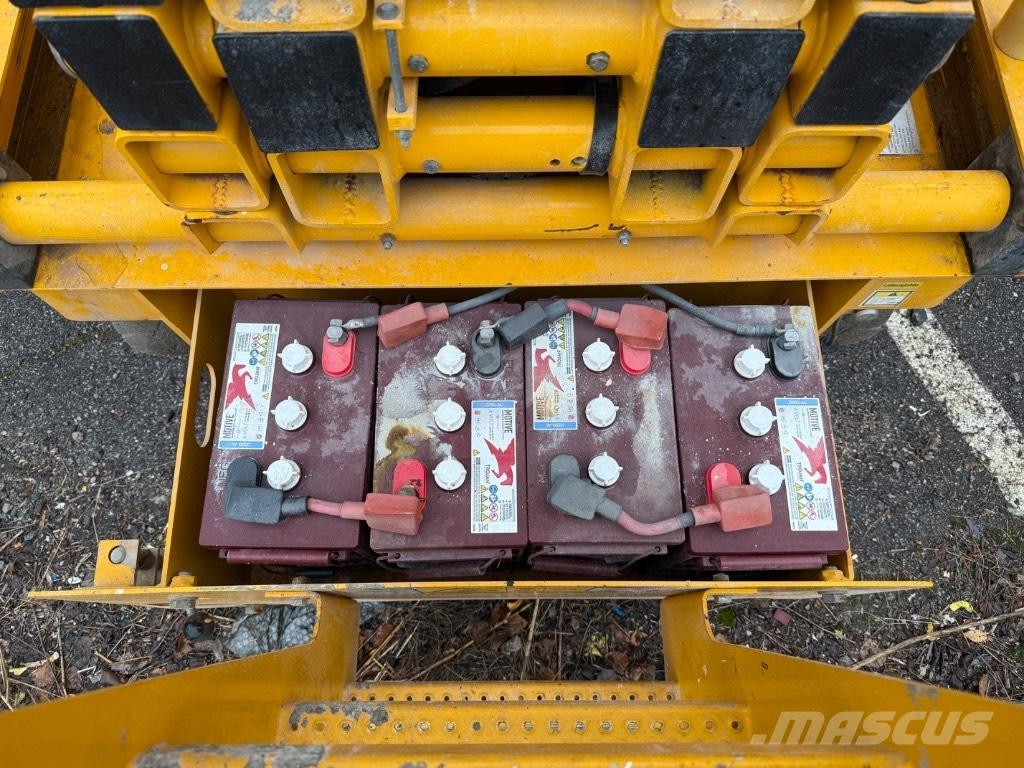 Haulotte Compact 14 Nůžková zvedací plošina