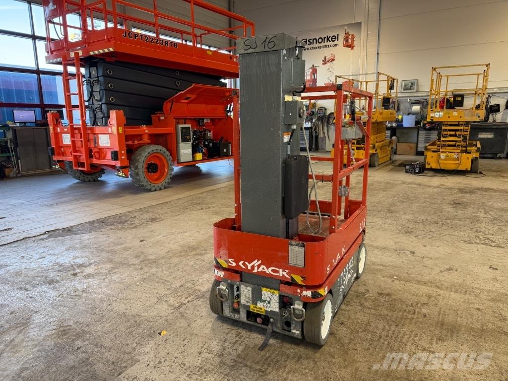 SkyJack SJ 16 Vertikální sloupové výtahy