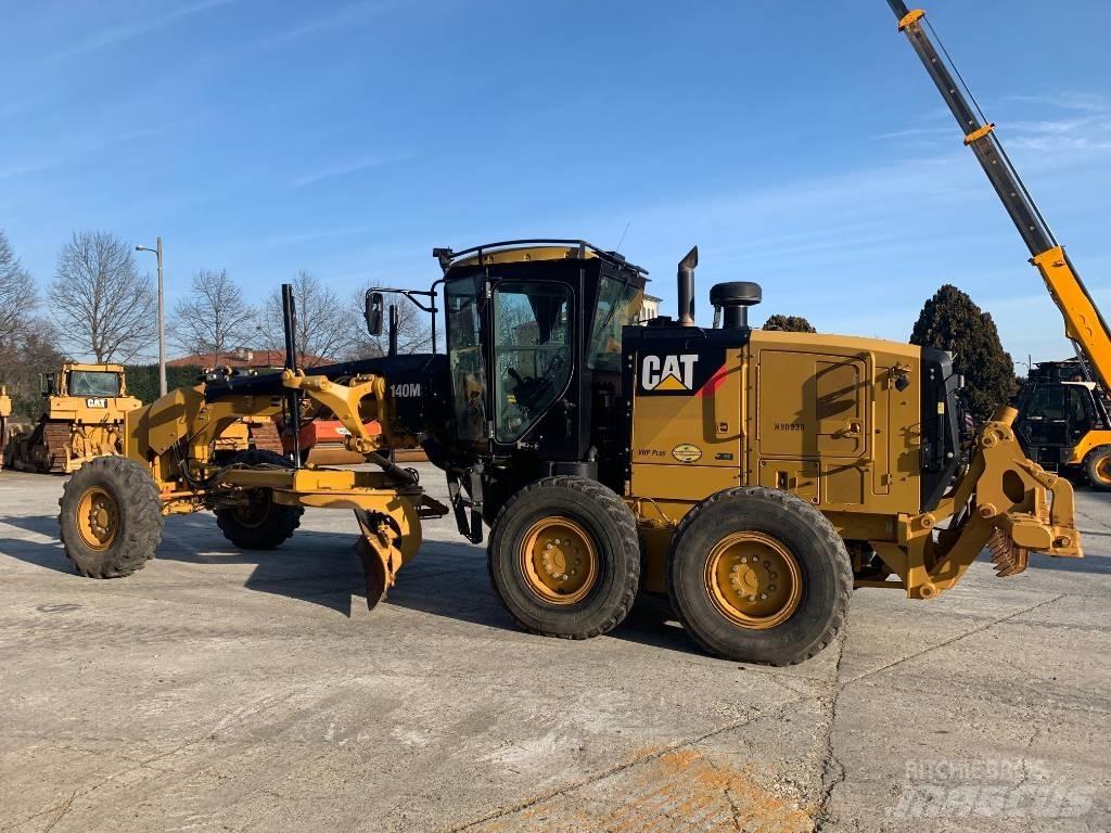 CAT 140 M 2 Grejdry