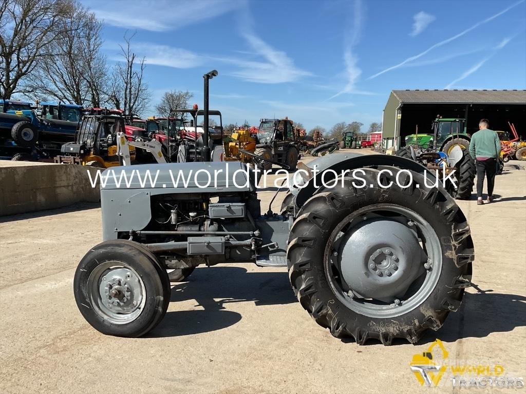 Ferguson TRACTOR Traktory
