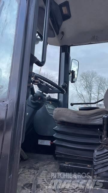 JCB 411 Kolové nakladače