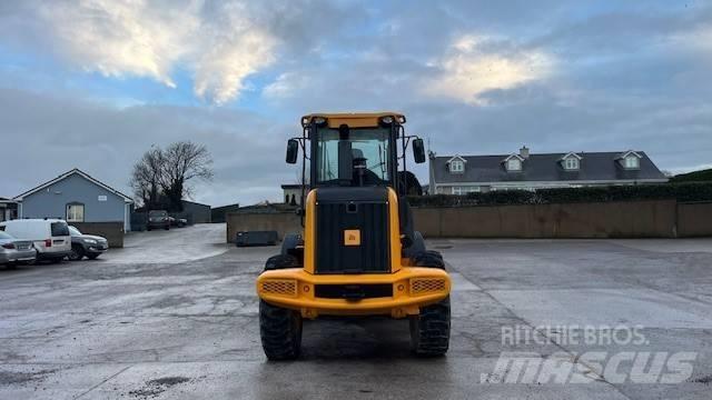 JCB 411 Kolové nakladače