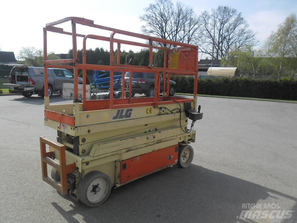 JLG 2033 E Nůžková zvedací plošina