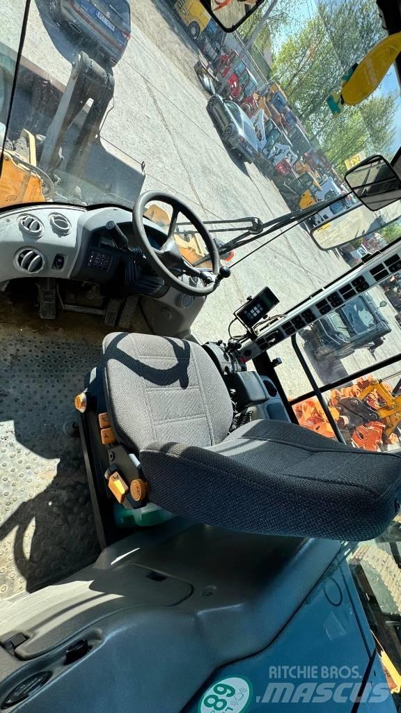 Volvo L 90 F Kolové nakladače