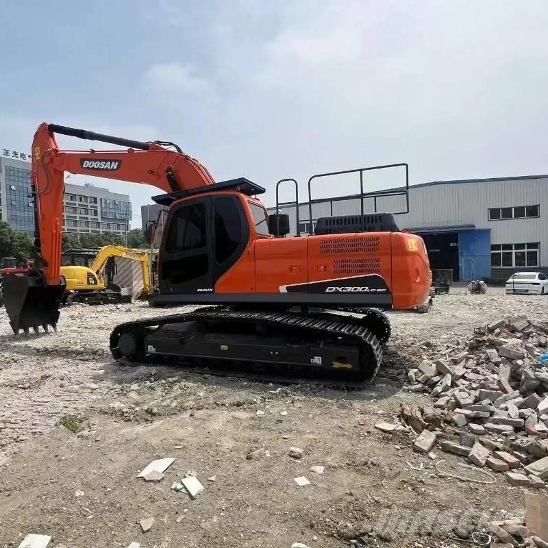Doosan DX 300 Pásová rýpadla