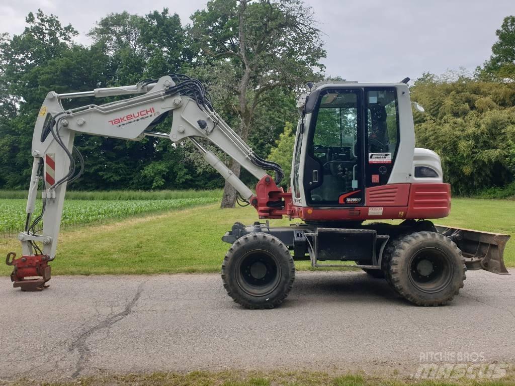 Takeuchi TB295W Kolová rýpadla