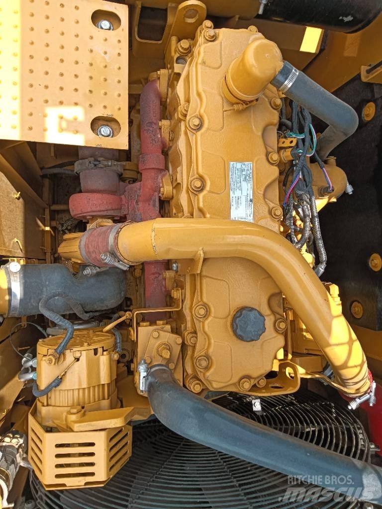 CAT 324D2 Midi rýpadla 7t - 12t