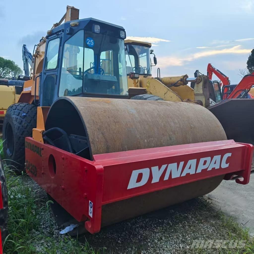 Dynapac CA 25 D Tahačové válce