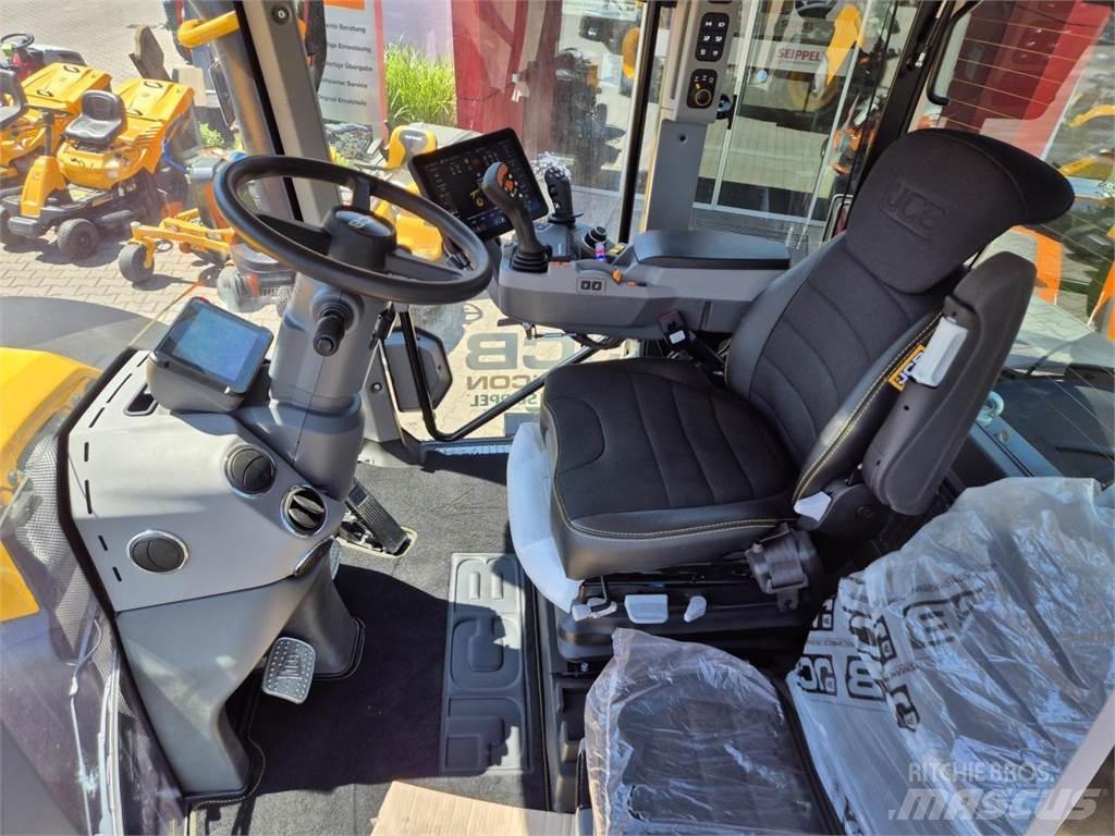 JCB FASTRAC 4220 Traktory