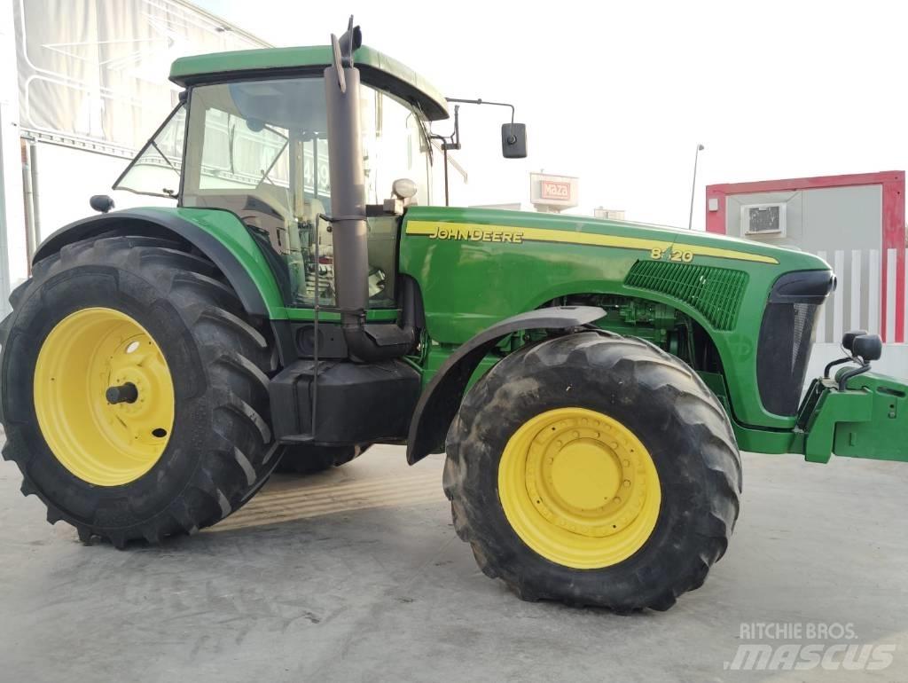 John Deere 8320 Traktory