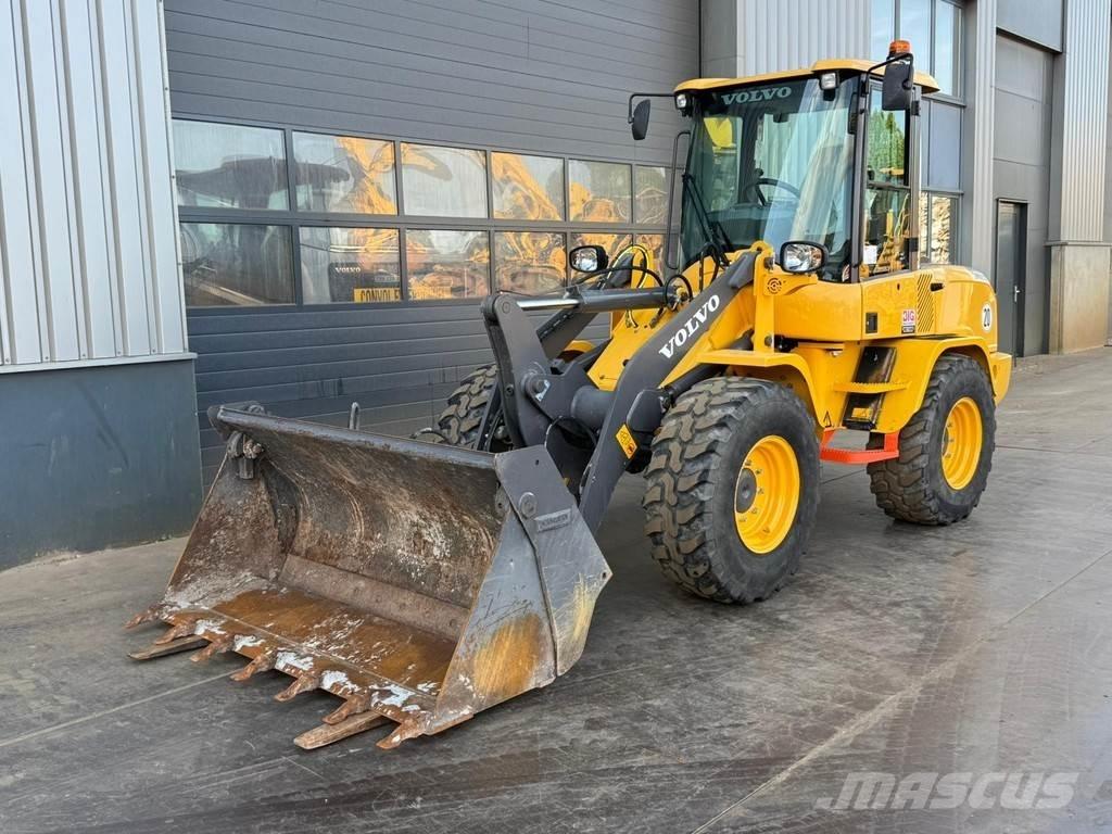 Volvo L30G Kolové nakladače
