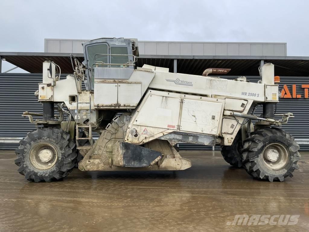 Wirtgen WR 2500S Recyklátory asfaltu