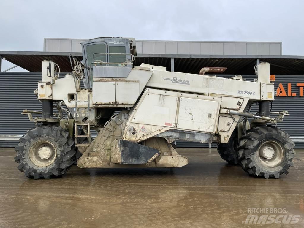 Wirtgen WR 2500S Recyklátory asfaltu