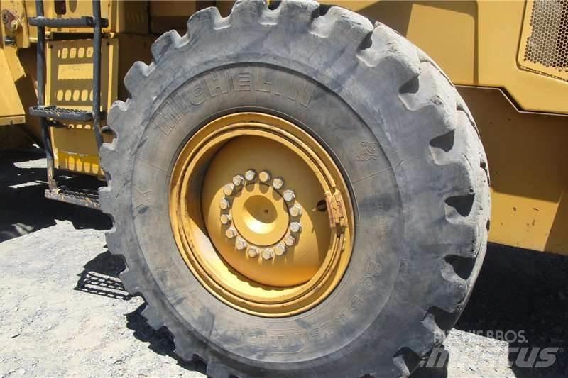 CAT 938H Kolové nakladače