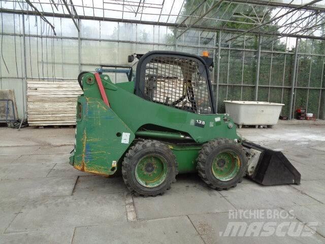 JCB 135 R Smykem řízené nakladače