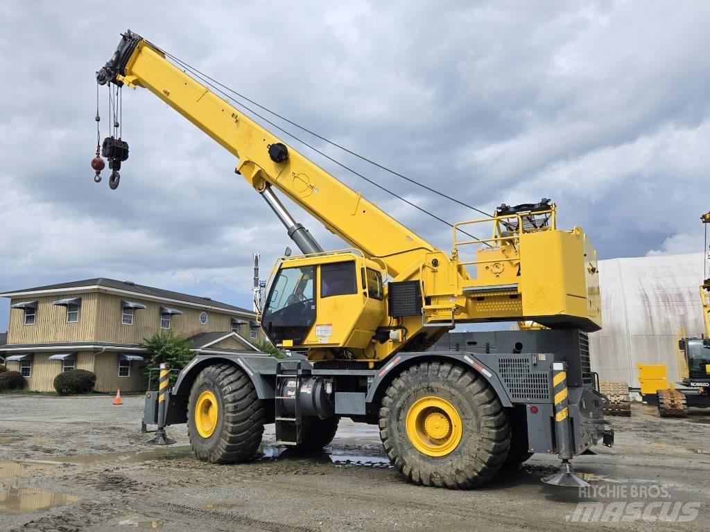 Grove RT 765 E-2 Jeřáby pro těžký terén