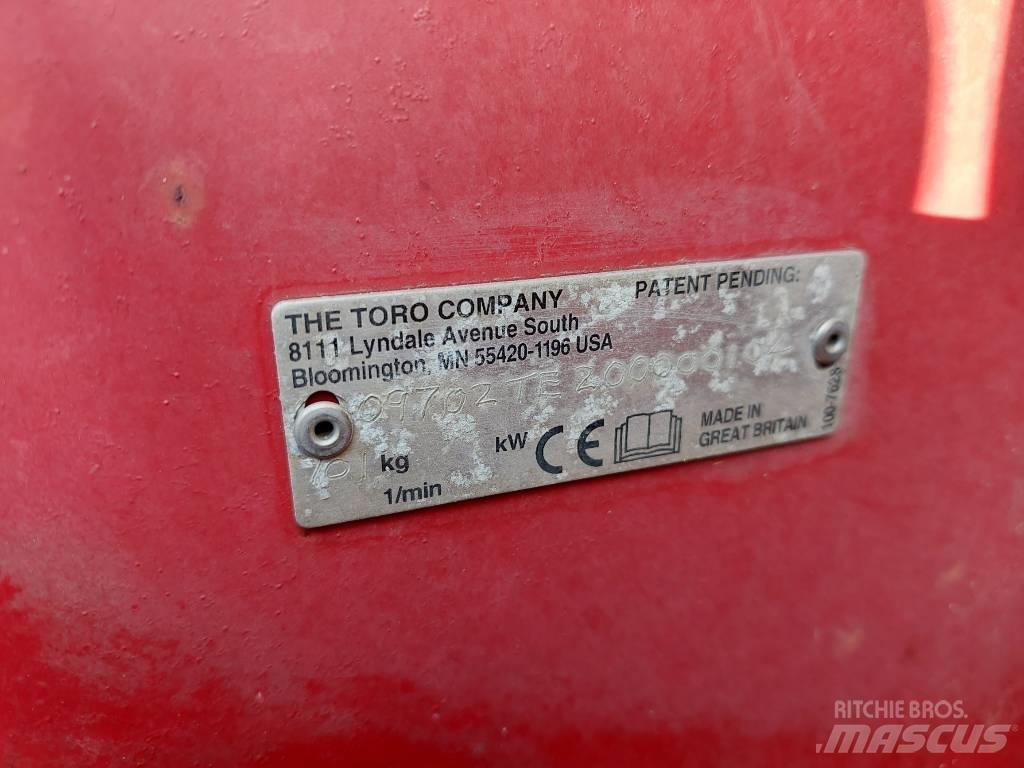 Toro Procore 880 Aerátory a odmechovače