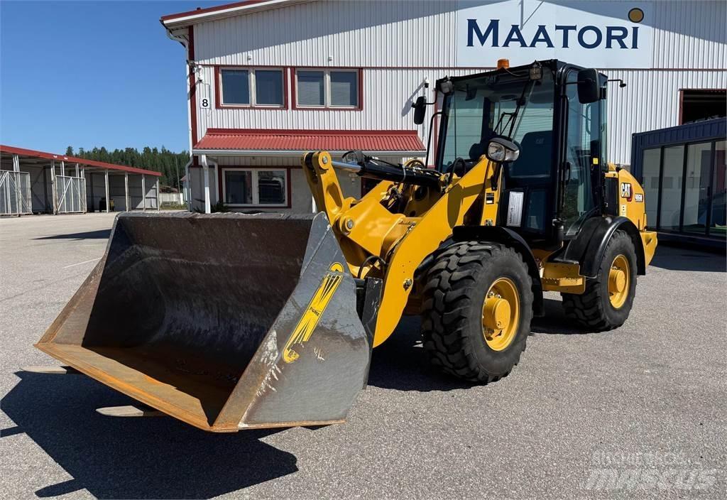 CAT 906M Kolové nakladače