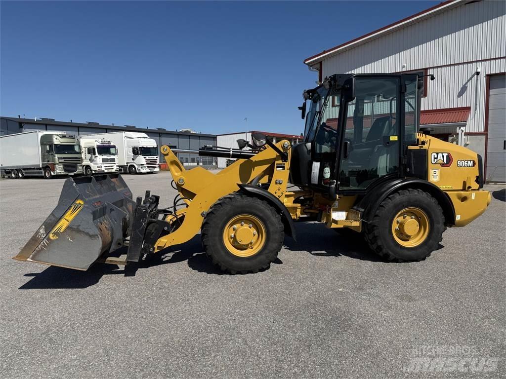 CAT 906M Kolové nakladače