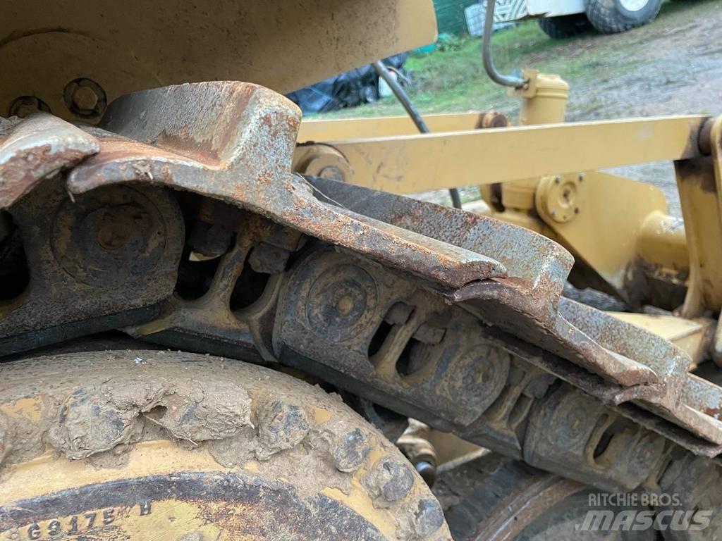 CAT D 6 T XL Pásové dozery