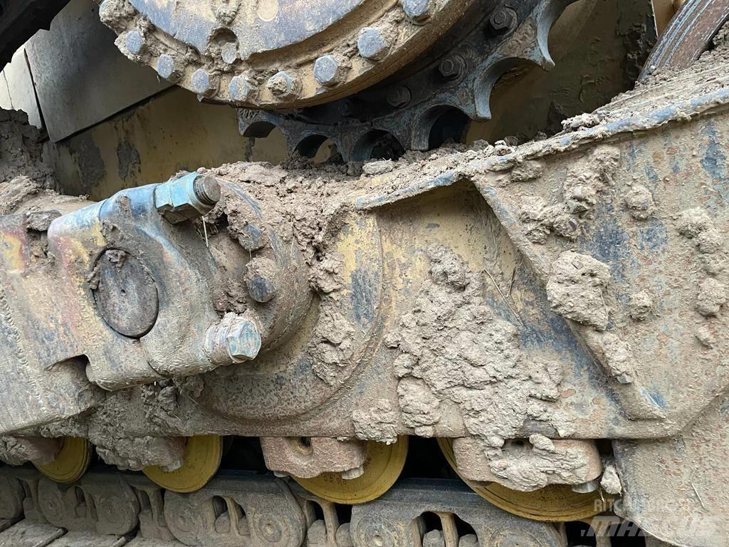 CAT D 6 T XL Pásové dozery