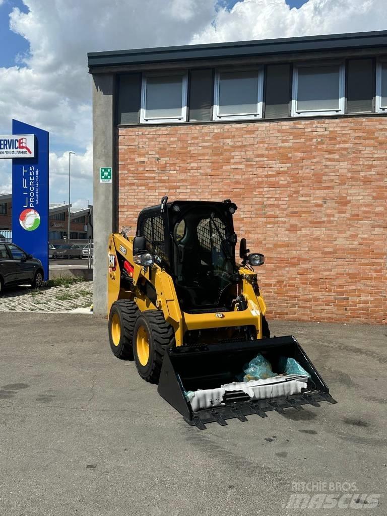 CAT 226D3 Smykem řízené nakladače