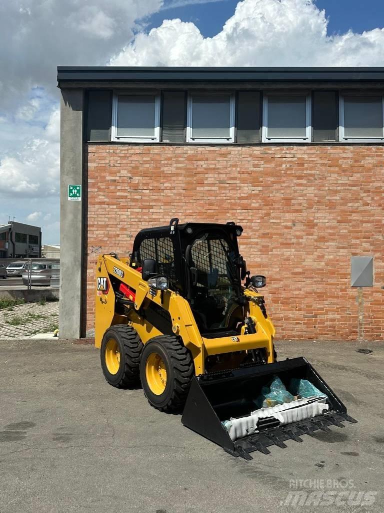 CAT 226D3 Smykem řízené nakladače