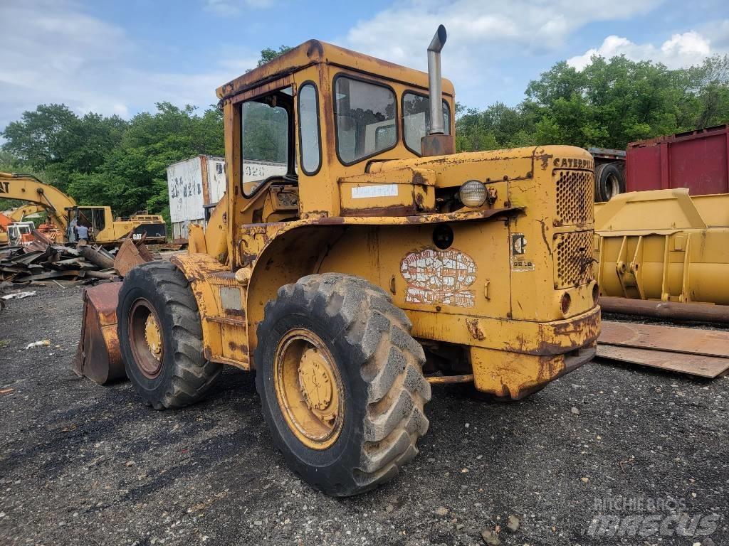 CAT 922 B Kolové nakladače
