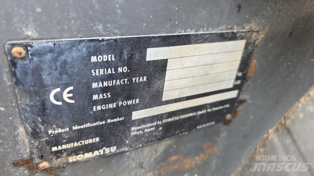 Komatsu WA 250 Kolové nakladače